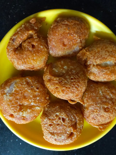 வெங்காய பஜ்ஜி (Onion Bajji recipe in tamil) செய்முறை முக்கிய புகைப்படம்
