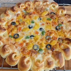 A picture of Cheese Bites Tikka Pizza 🍕🧀🍕.