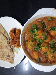 દમ આલુ(dum aalu recipe in gujarati) રેસીપી મુખ્ય ફોટો