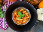 Una foto di pancetta sugo
