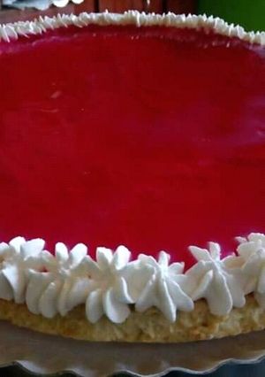 Una foto de Tarta de gelatina con fruta 🍓🍌