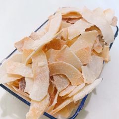 Crunchy coconut chips A picture of Crunchy coconut chips.