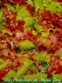 Una foto de Pasta fresca de verduras con jamón
