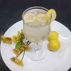 A picture of Lemonade.