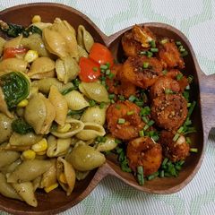 A picture of Pasta with peppery butter garlic prawns.