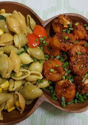A picture of Pasta with peppery butter garlic prawns.
