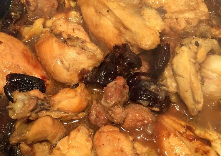 Pollo de corral con ciruelas