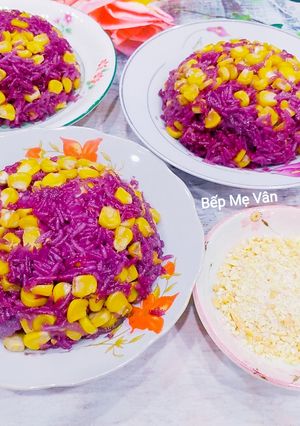 Hình của món Xôi bắp lá cẩm.