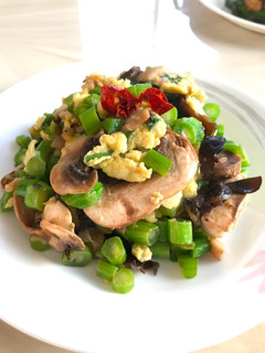菜梗榨菜洋菇蛋《超簡單》 的食譜成品照片