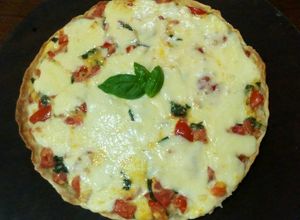Una foto de Tarta de albahaca y tomate