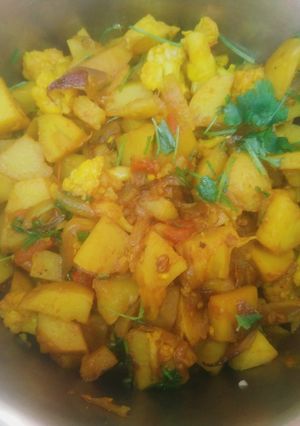 A picture of Potato curliflower Dry Sabji.