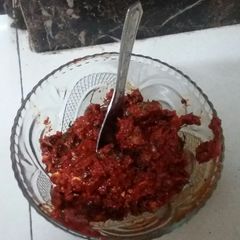 A picture of Red chilli and garlic chutney (without gas).