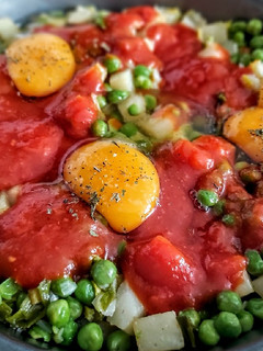 Una foto de HUEVOS A La Flamenca sin Chorizo ni Jamón Serrano...!🍳❤️💛💚