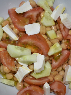 Una foto de Ensalada de garbanzos