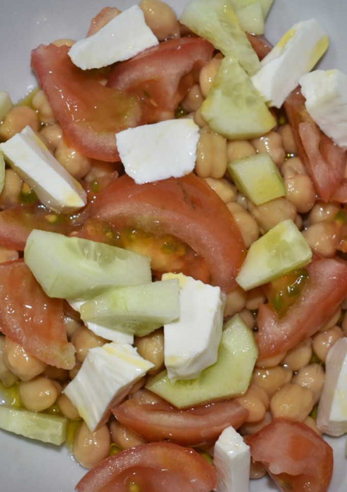 Una foto de Ensalada de garbanzos
