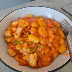 A picture of Chicken and Gnocchi Bake.