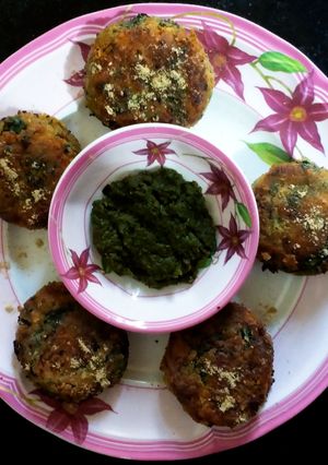A picture of Cheesy Spinach Chickpea Kababs.