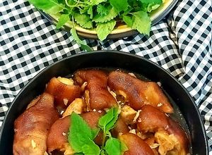 Hình của món Chân giò nấu giả cầy.