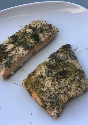 Une photo de Pavés de saumon marinés et aneth à la plancha
