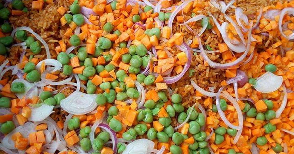 Garnished jollof rice Recipe by Loveth wodi Cookpad