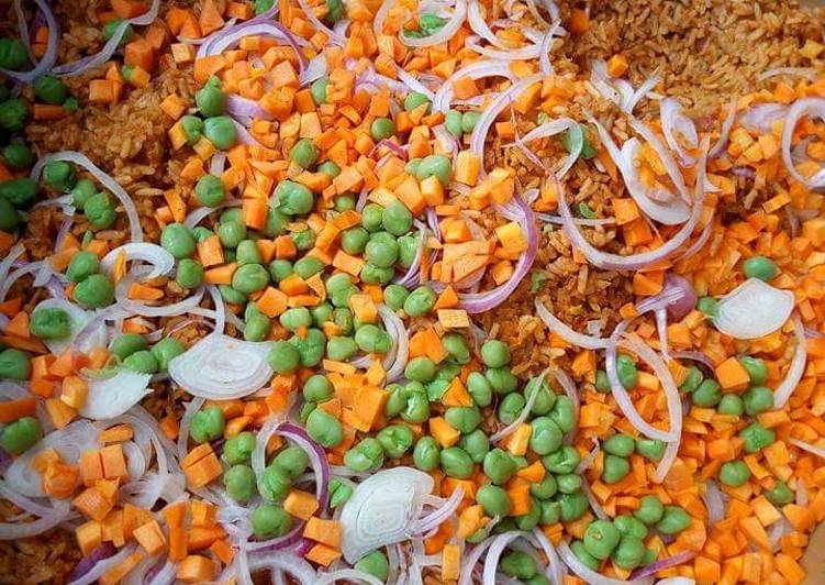 Steps to Prepare Speedy Garnished jollof rice