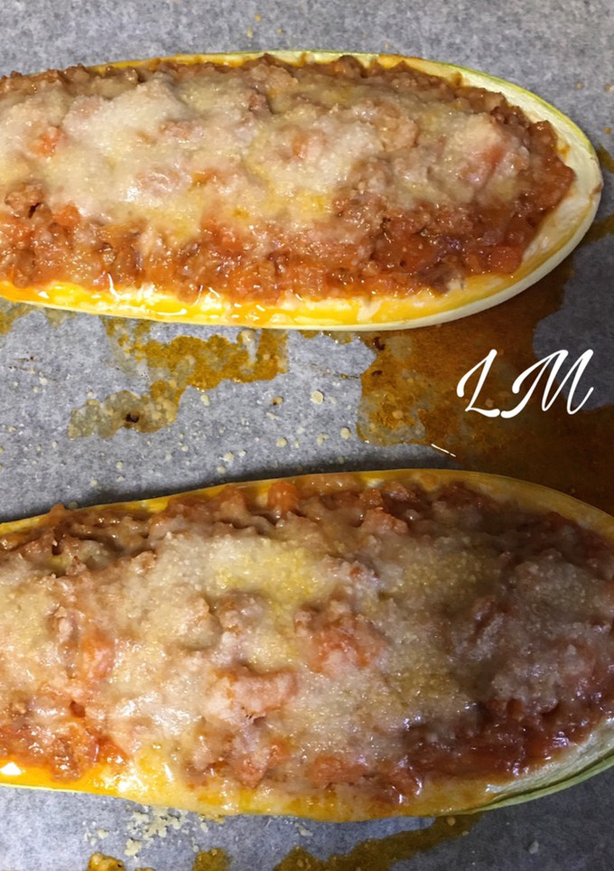 Una foto de Calabacín relleno de carne picada