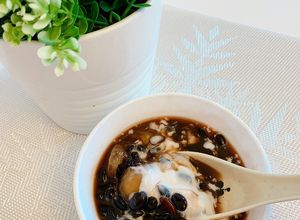 Hình của món Chè đậu đen bột lọc.