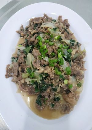 Hình của món Bò xào lá lốt.