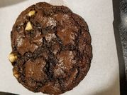 A picture of unsalted almonds