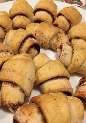 Kakaós kelt kifli (gm, vegán) recept fotója
