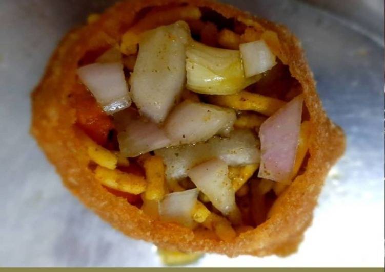 Onion Chaat Puri