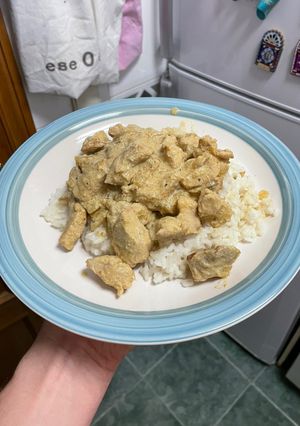 Una foto de Pollo al curry marroquí con arroz