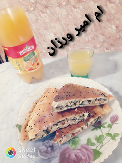 صورة لوصفة خبزة محشية بالبيض والسلق بنة خيال 😋😋