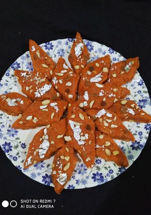 गाजर की बर्फी (gajar ki barfi recipe in Hindi) रेसिपी मुख्य फोटो