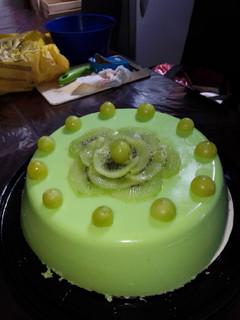 Una foto de Gelatina de limón y uva verde
