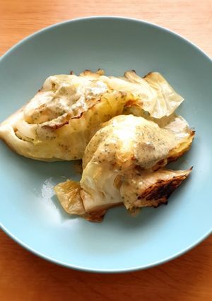 Una foto de Col con vinagreta de anchoas o salsa de tahini x