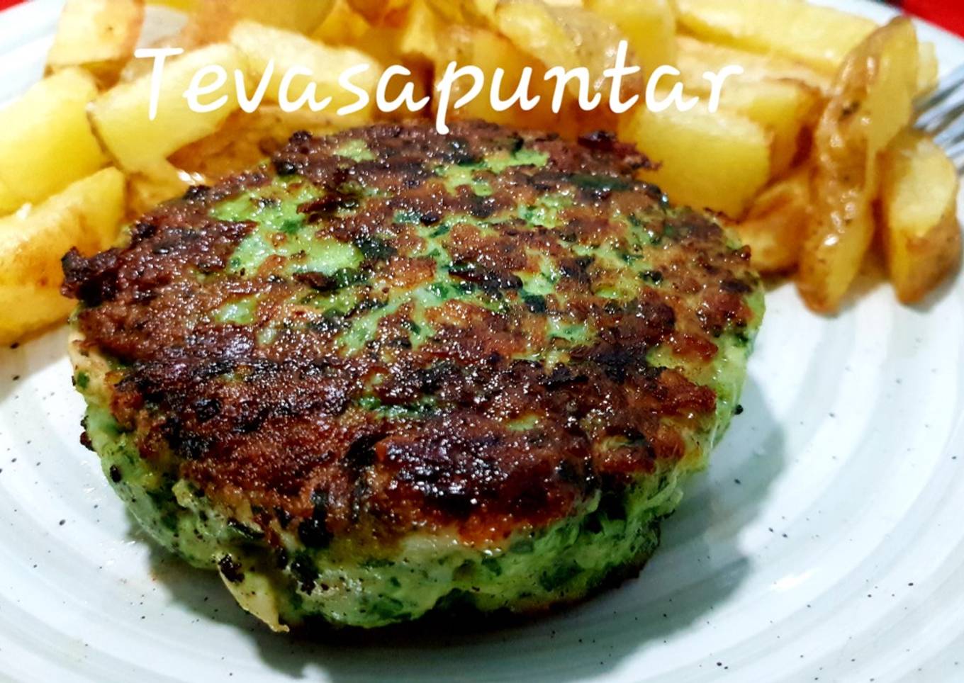 Hamburguesas de pollo y espinacas con piñones