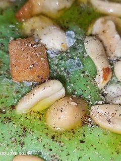 Una foto de Crema de bimi, brócoli 🥦 y patata