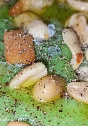 Una foto de Crema de bimi, brócoli 🥦 y patata