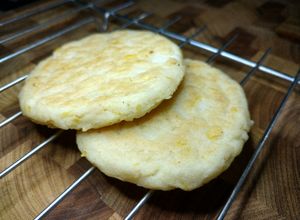 Una foto de Arepas de maíz blanco pisado