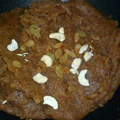 A picture of Besan ka halwa.