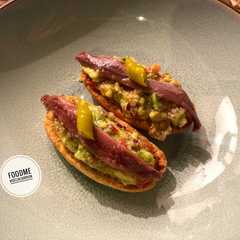 Una foto de 🌿Pintxo de guacamole, cantábrica y piparra 🌿