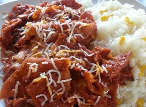 Una foto de Chilaquiles rojos. 