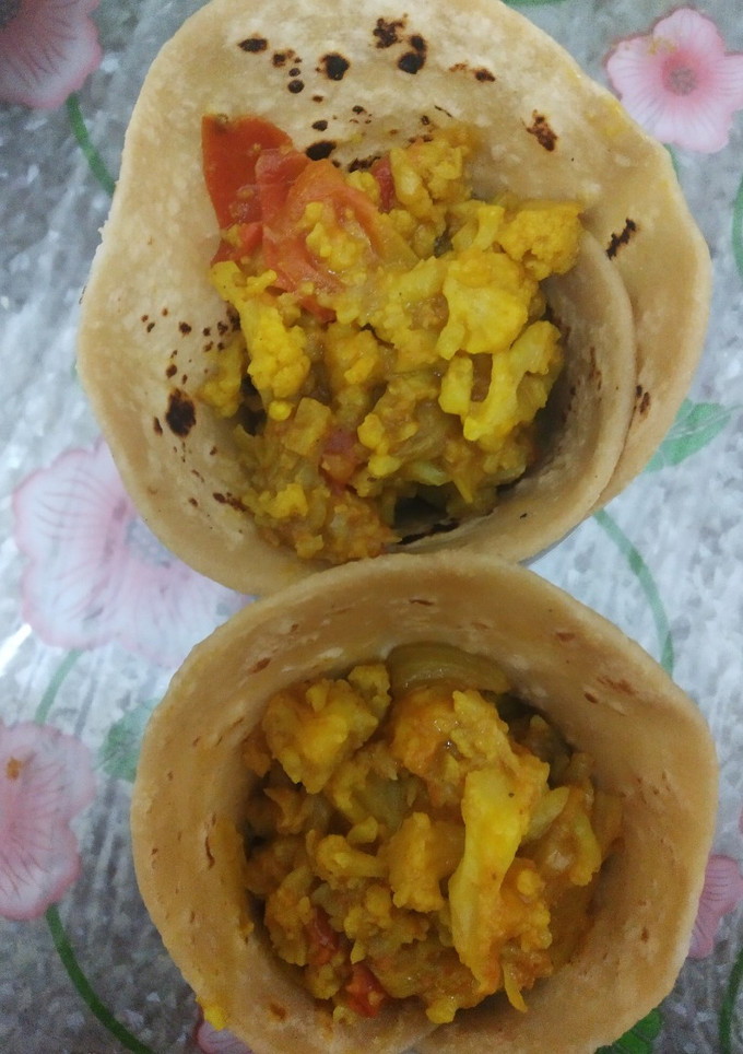 சுருட்டு சப்பாத்தியும் காலிபிளவர் மஞ்சூரியன் செய்முறை முக்கிய புகைப்படம்