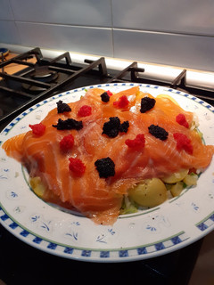 Una foto de Ensalada de patata y salmón