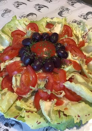 Une photo de Duo de salades aux tomates et olives violettes du Pérou