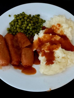 A picture of My Sausage Onion Gravy with Mashed Potato + Peas 🤩.