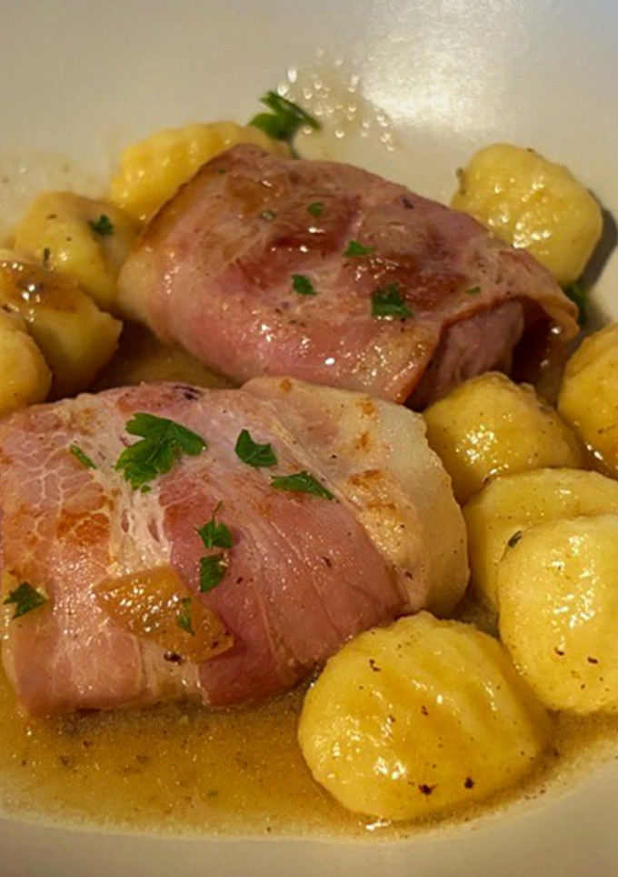 Una foto de Mini bacon burgers con ñoquis