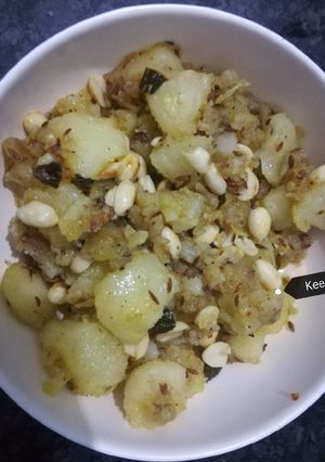 फरियाली आलू (fariyani aloo recipe in Hindi) रेसिपी मुख्य फोटो