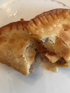 Una foto de Empanadas de atún y chimichurri de Renée